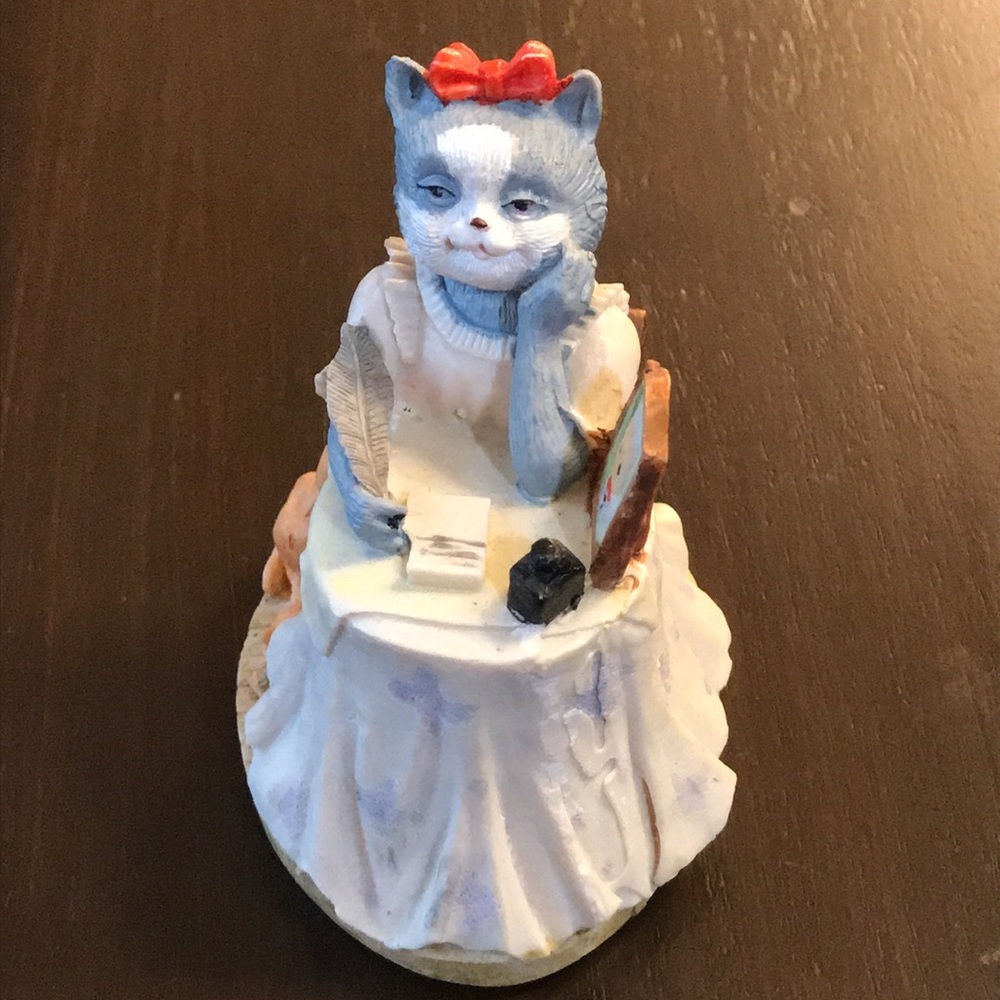 Mrs Kitty Pens a Letter to Mr Kitty Figurine - Picture 8 of 10